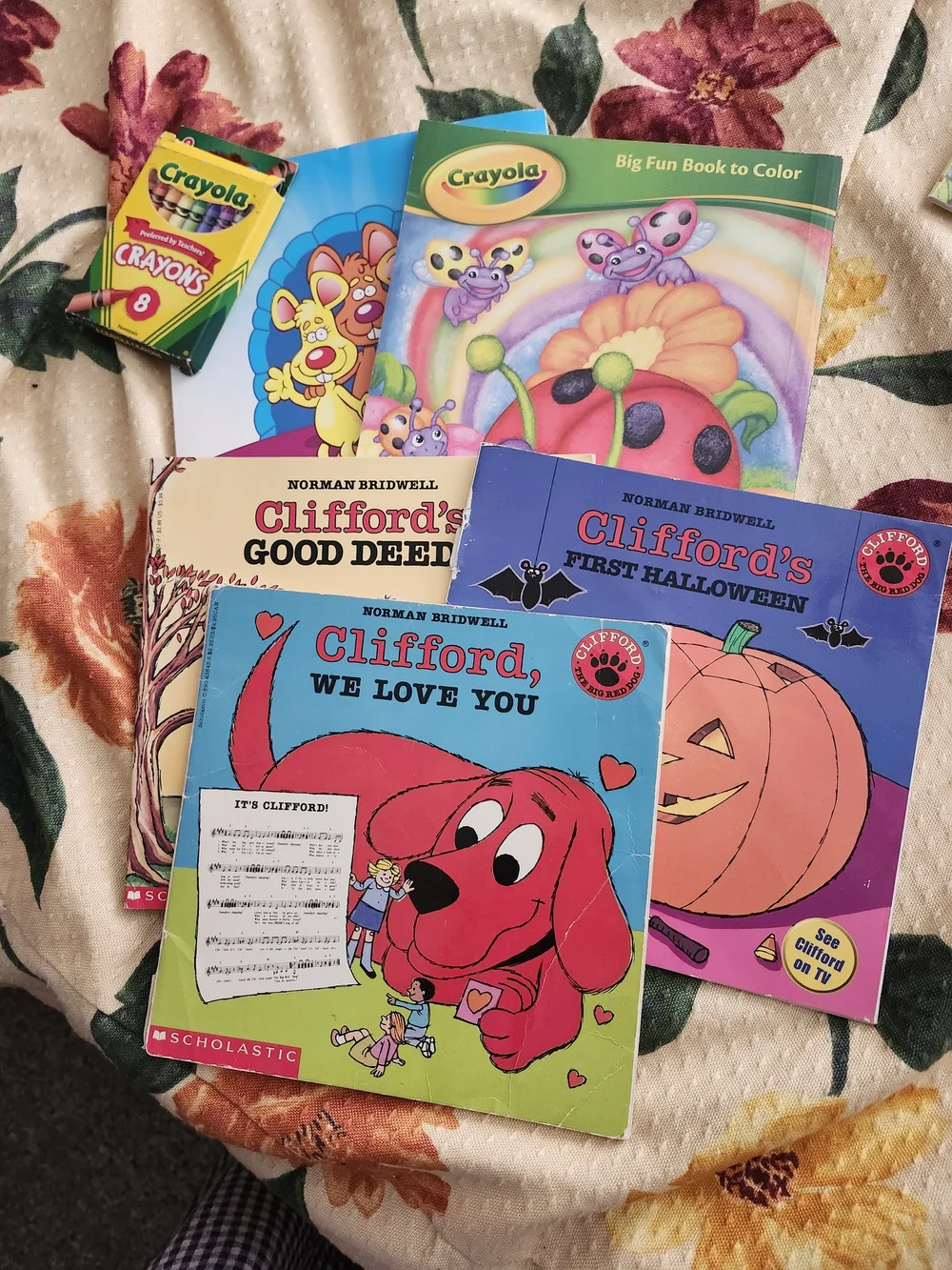 Crayola Coloring Set with Red, Blue, Yellow Accents, Coloring Books